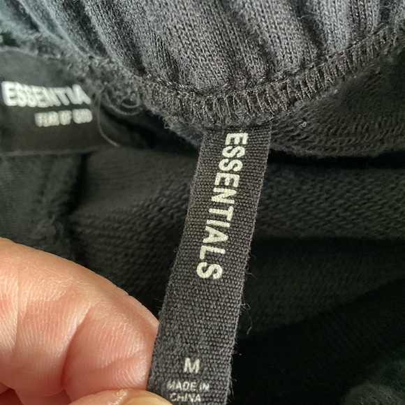 Essentials Fear Of God black sweatshorts size Medium (B1) - Picture 8 of 10